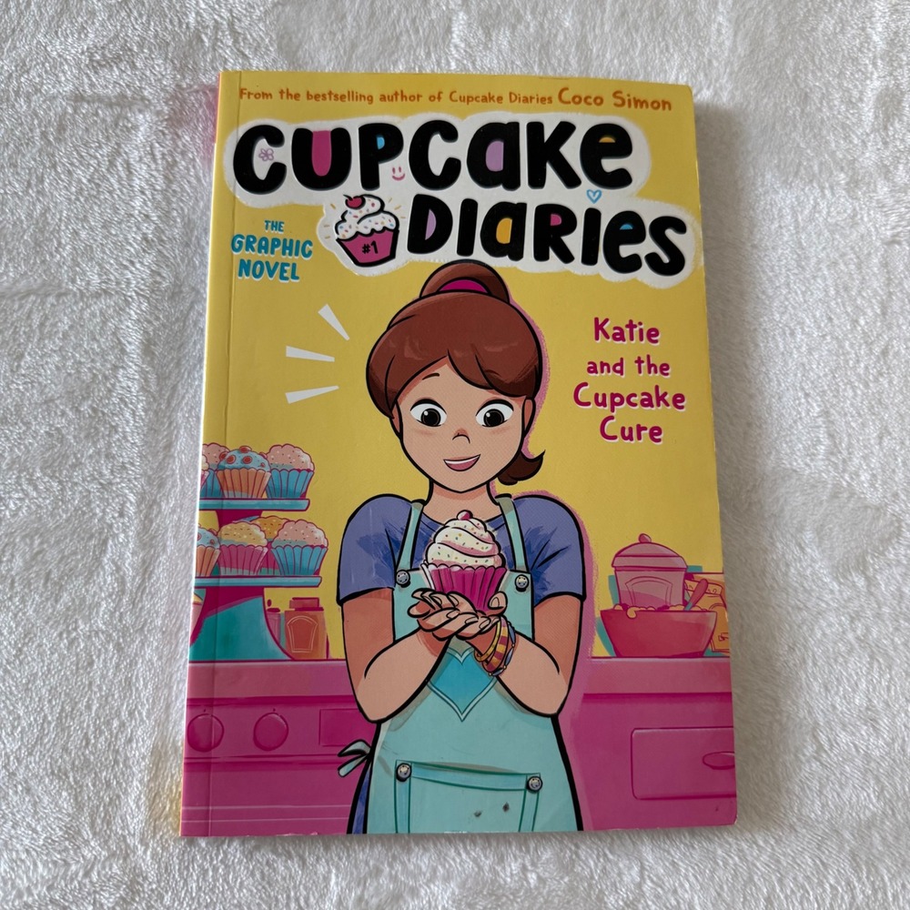 Cupcake Diaries Katie and the Cupcake Cure Graphic Novel Coco Simon Book 1